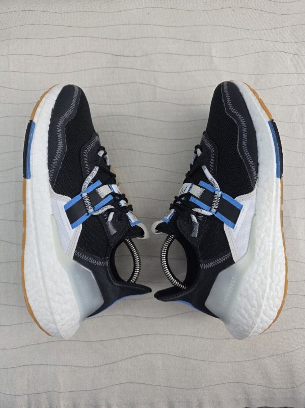 Adidas Womens Ultraboost 22 Parley Black Blue White Running Shoes HQ6533 Sz 7.5 - Picture 8 of 11